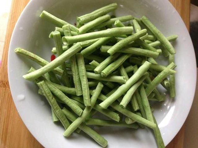 【缸豆炒肉】步骤2