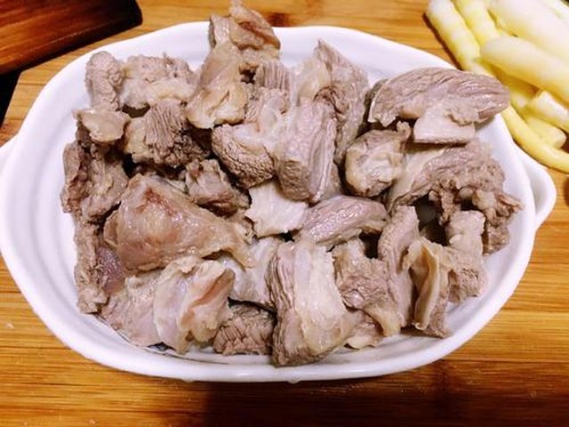 【白萝卜笋子烧牛腩】步骤3