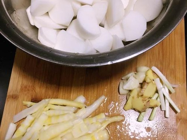 【白萝卜笋子烧牛腩】步骤4