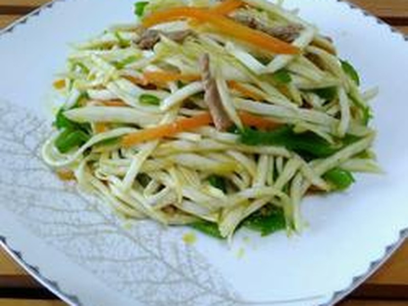 青椒茭白炒肉丝