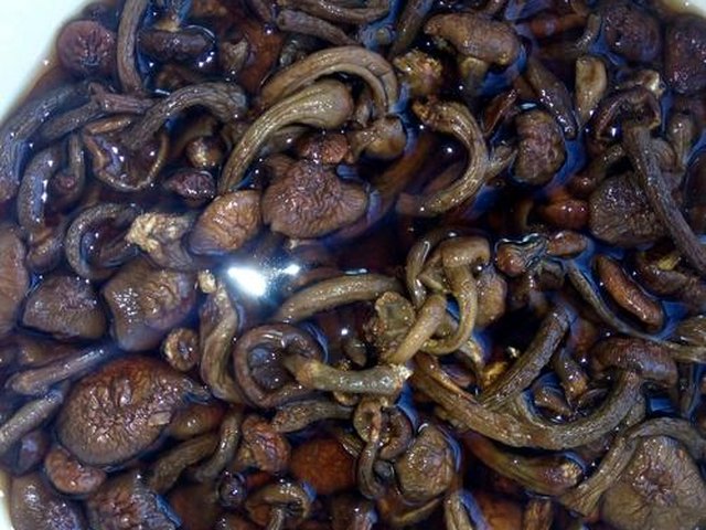 【鸡腿炖蘑菇】步骤1