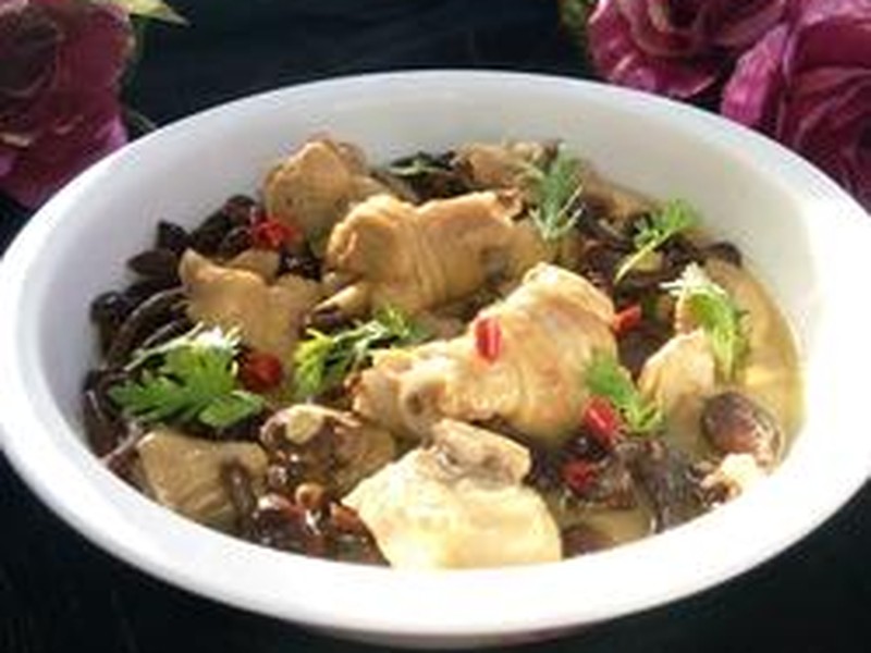 鸡腿炖蘑菇
