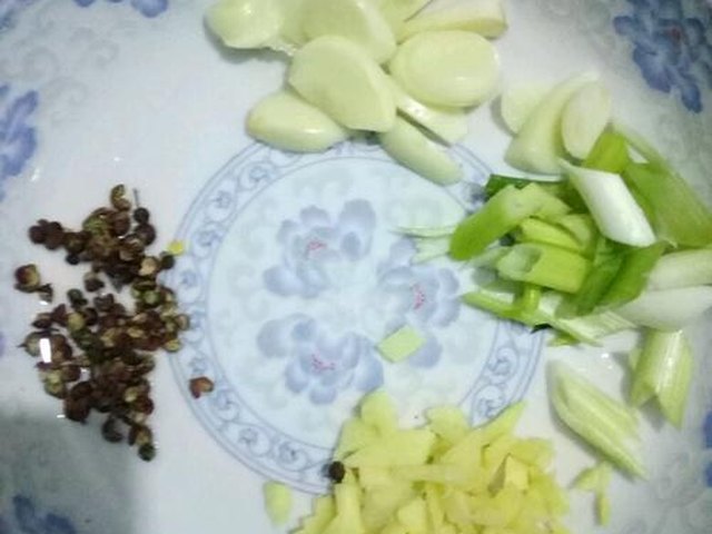 【香菇土豆炖鸡肉】步骤3