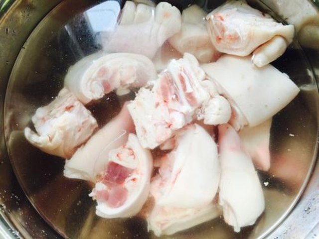 【黄豆花生猪蹄煲】步骤2