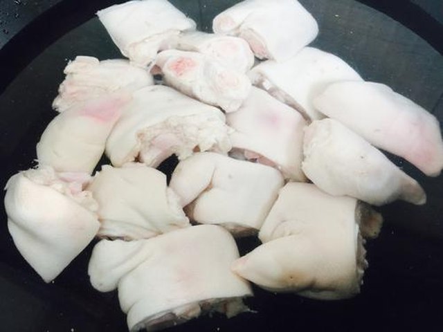 【黄豆花生猪蹄煲】步骤3
