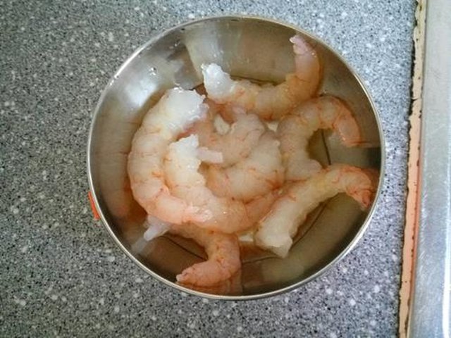 【杂蔬番茄炒虾仁】步骤2