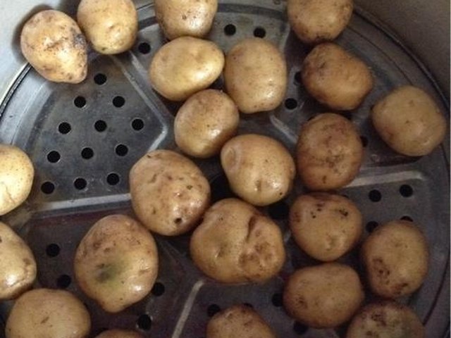 【椒盐土豆饼】步骤1