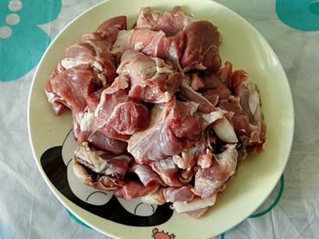 【山药羊肉煲】步骤1