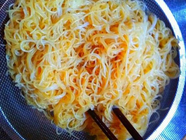 【包心菜炒粉丝】步骤2