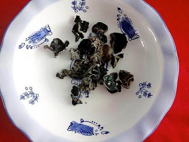 【木耳鸡蛋汤】步骤1