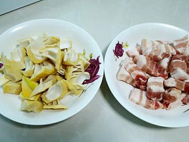 【春笋红烧肉】步骤1