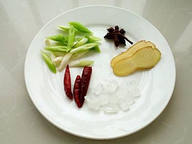 【春笋红烧肉】步骤4