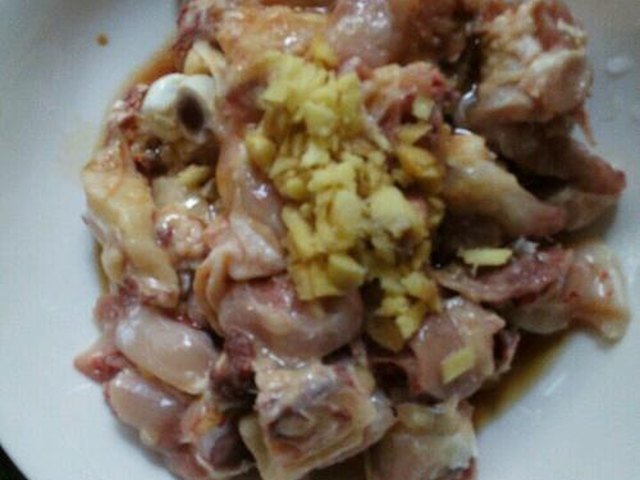 【彩椒炒鸡肉】步骤2