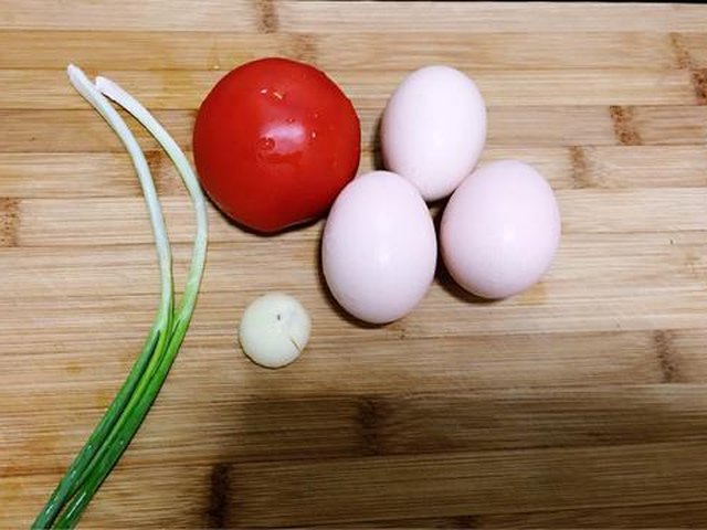 【鸡蛋炒番茄】步骤1