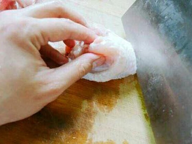 【大葱煎鸡肉串】步骤3