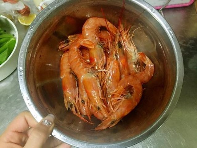 【蜜汁开背大虾】步骤1