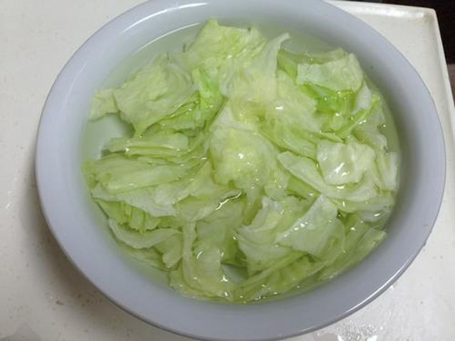【清炒虾米卷心菜】步骤3