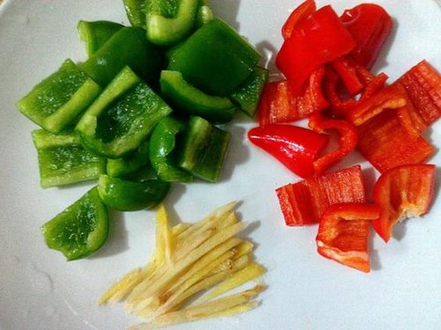 【草菇炒瘦肉】步骤2