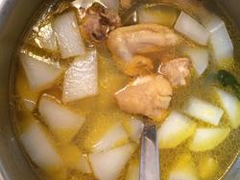 白萝卜鸡汤