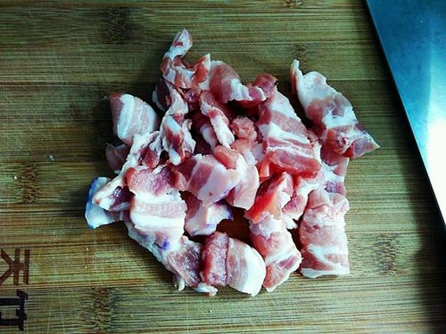 【红烧肉焖茄子】步骤2