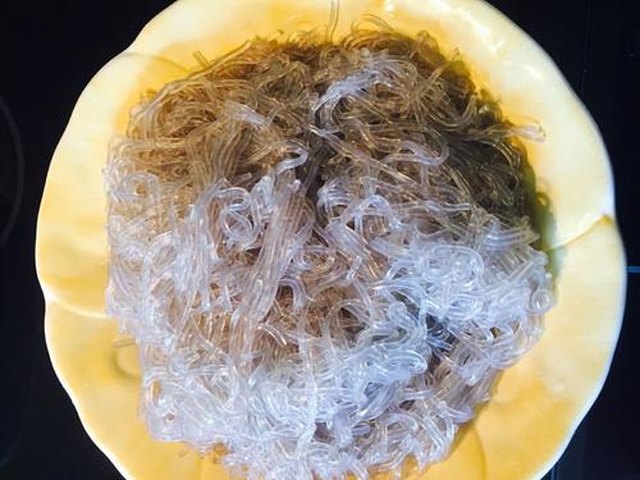 【素菜炒红薯粉丝】步骤2