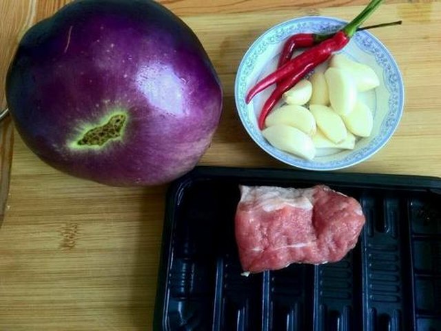 【肉末烧茄子】步骤1