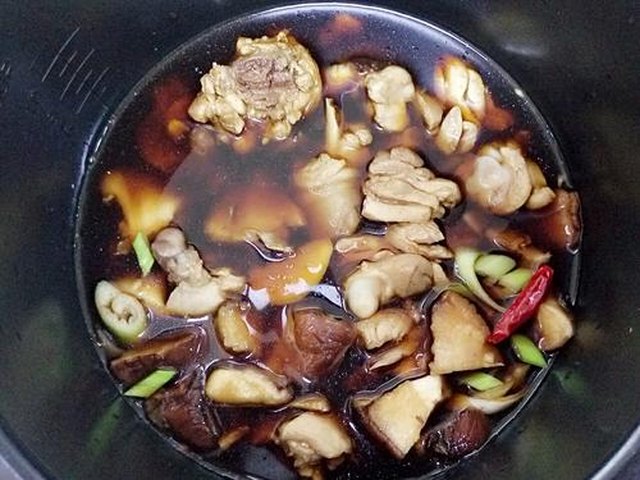 【家传黄焖鸡】步骤3