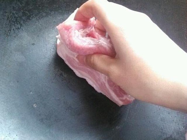 【酱烧五花肉千结】步骤2