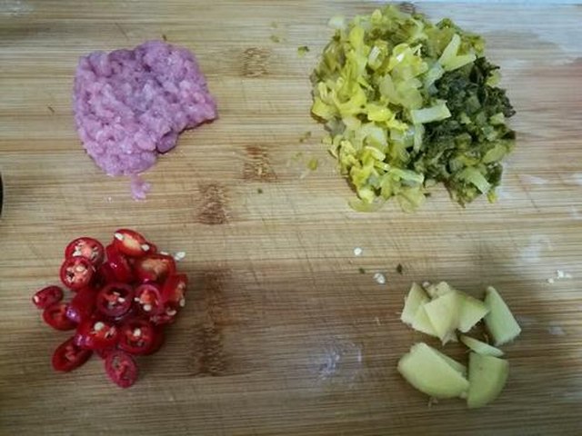 【酸菜毛豆炒肉末】步骤3