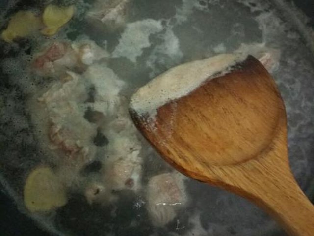 【土豆焖排骨】步骤3
