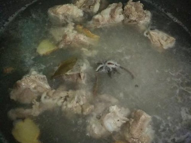【土豆焖排骨】步骤4