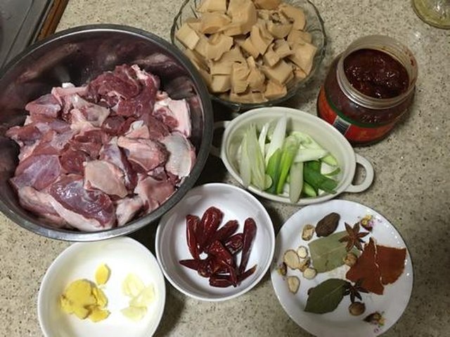 【笋子烧牛肉】步骤1