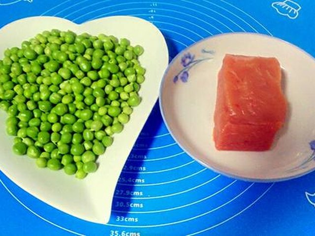 【肉末炒豌豆】步骤1