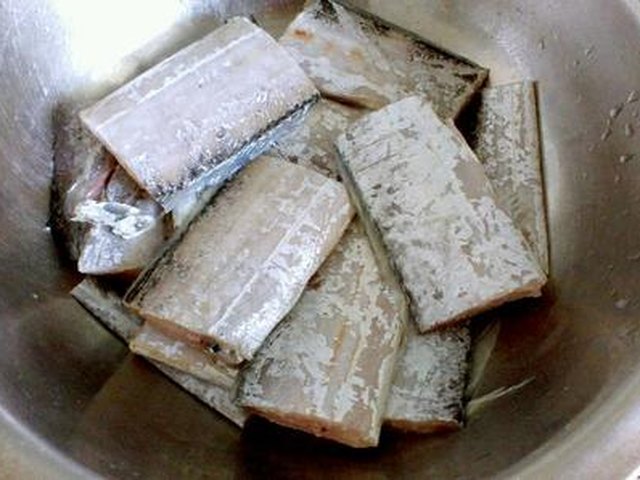 【酥香带鱼】步骤1