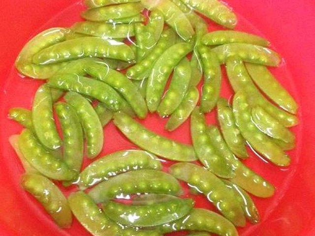 【木耳荷兰豆炒鸡蛋】步骤3