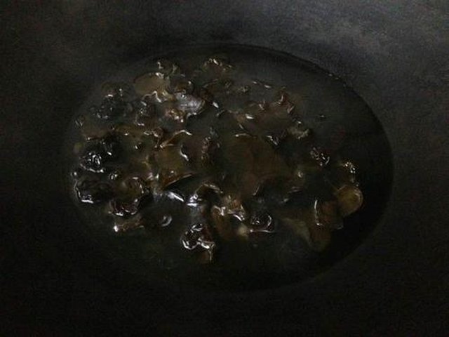 【木耳荷兰豆炒鸡蛋】步骤4