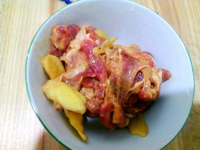 【莴笋小炒肉】步骤2