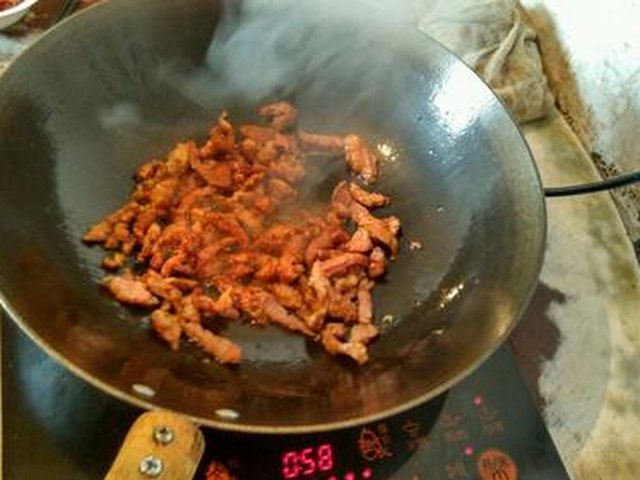 【莲花白炒肉】步骤2