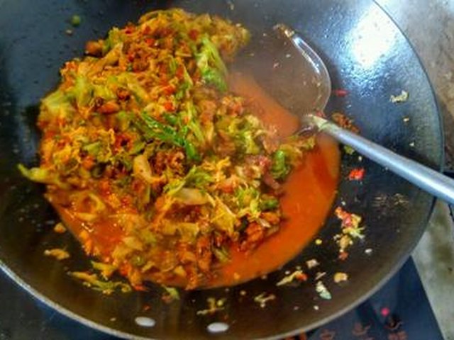 【莲花白炒肉】步骤4