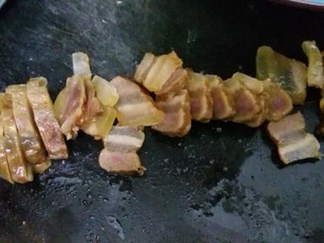 【四季豆炒腊肉】步骤4