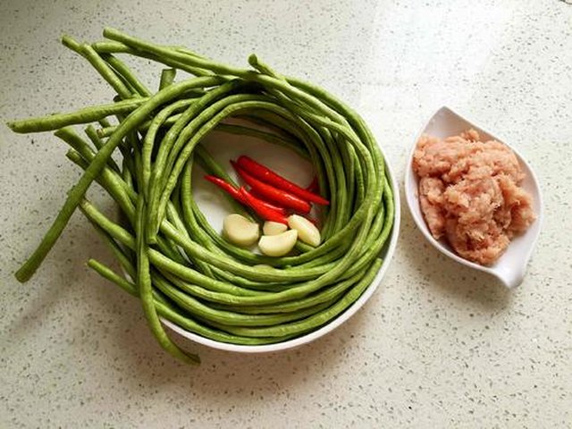 【肉末豆角】步骤1