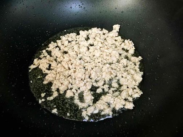 【肉末豆角】步骤4