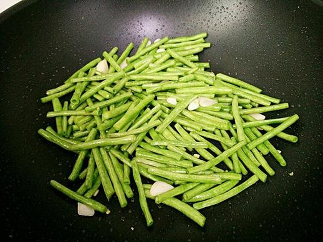 【清炒长豆角】步骤4