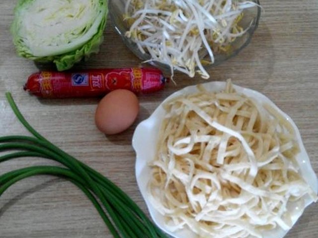【圆白菜炒饼】步骤1
