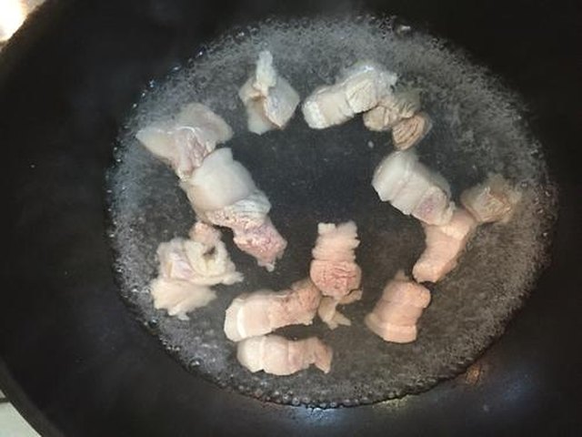 【笋子烧肉】步骤3