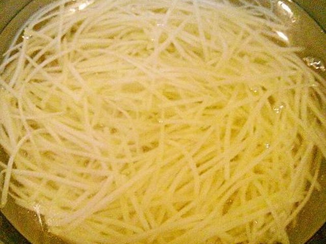 【炝土豆丝】步骤1