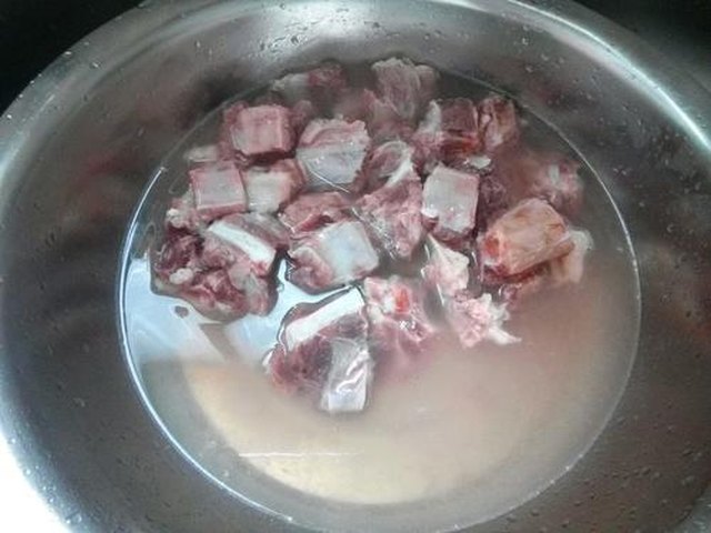 【茄汁排骨】步骤1