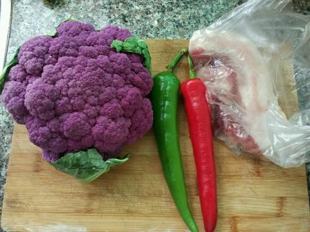 【花菜煸肉】步骤1