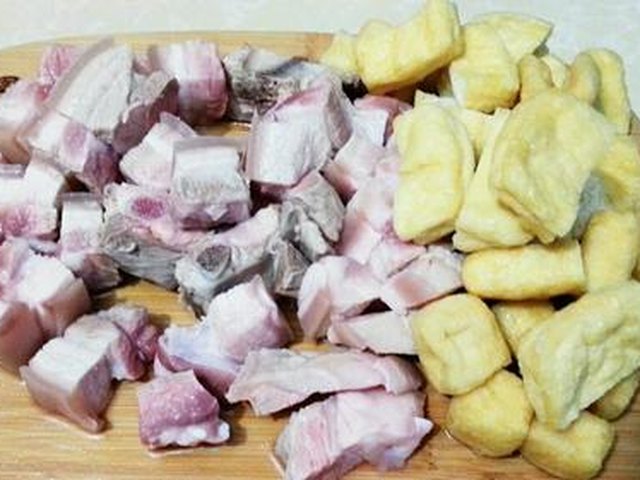【油豆腐烧五花肉】步骤2