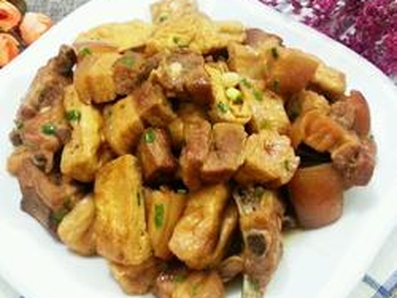 油豆腐烧五花肉